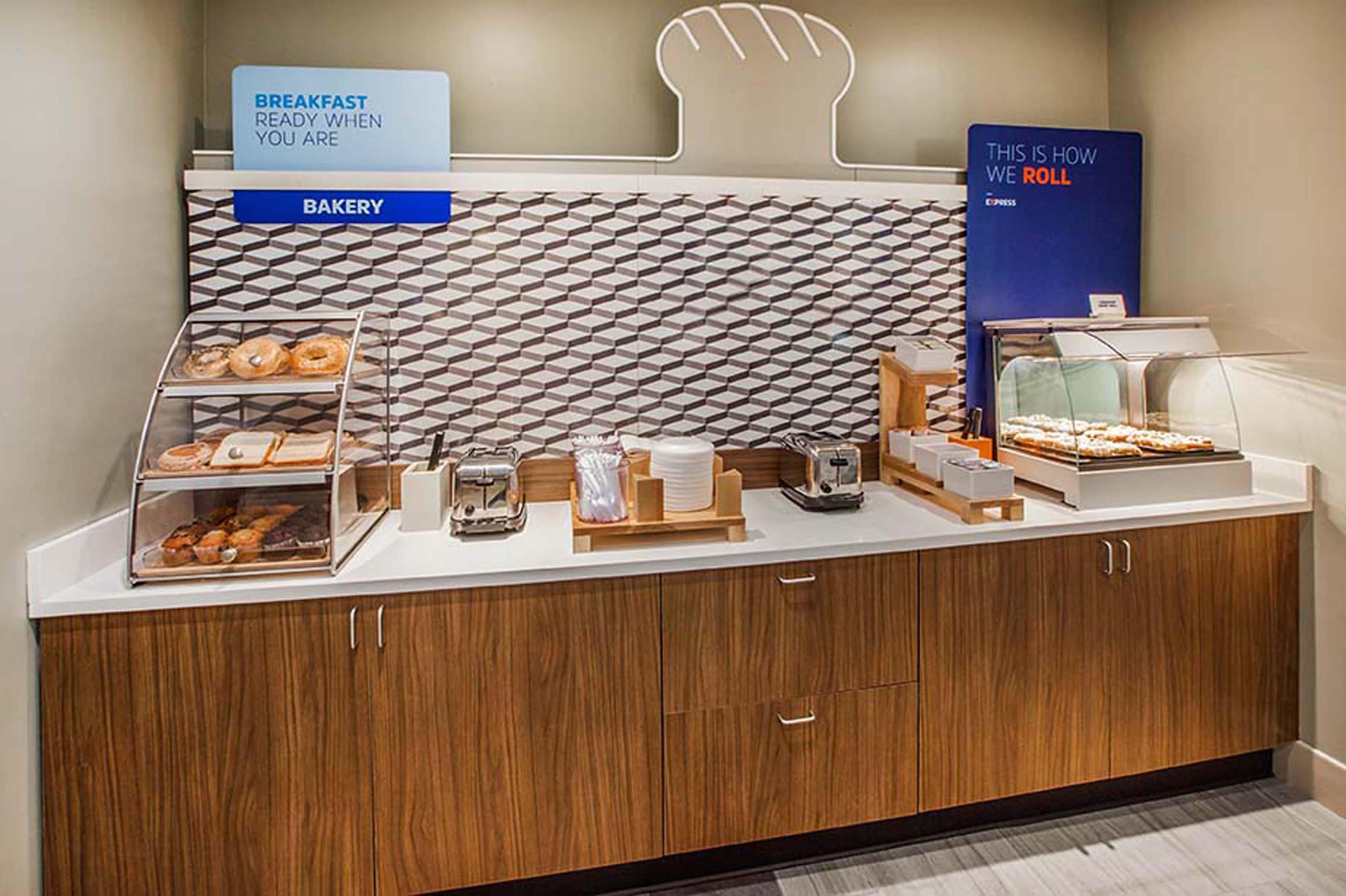 Holiday Inn Express & Suites By Ihg Altoona By Ihg Extérieur photo