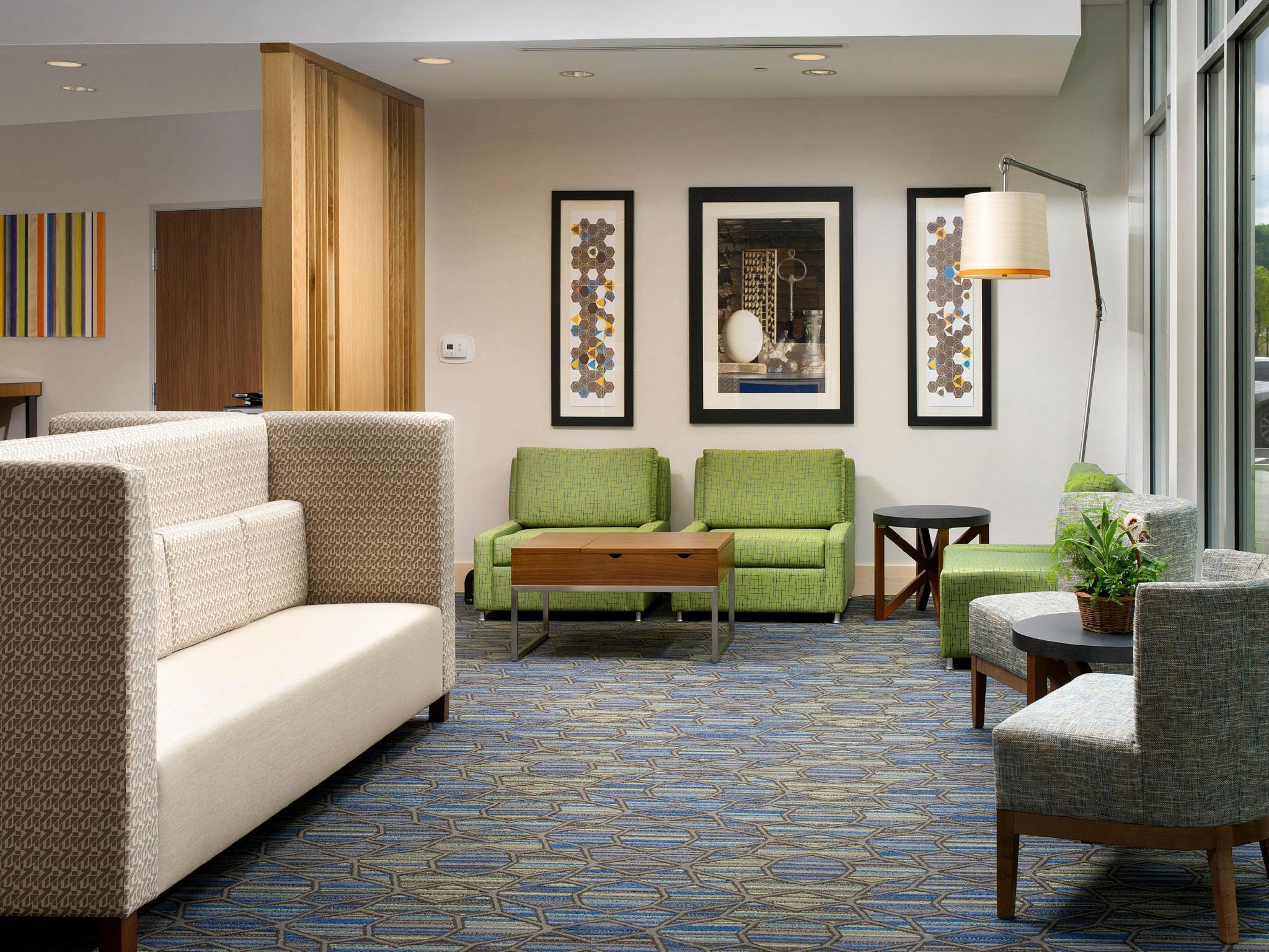 Holiday Inn Express & Suites By Ihg Altoona By Ihg Extérieur photo