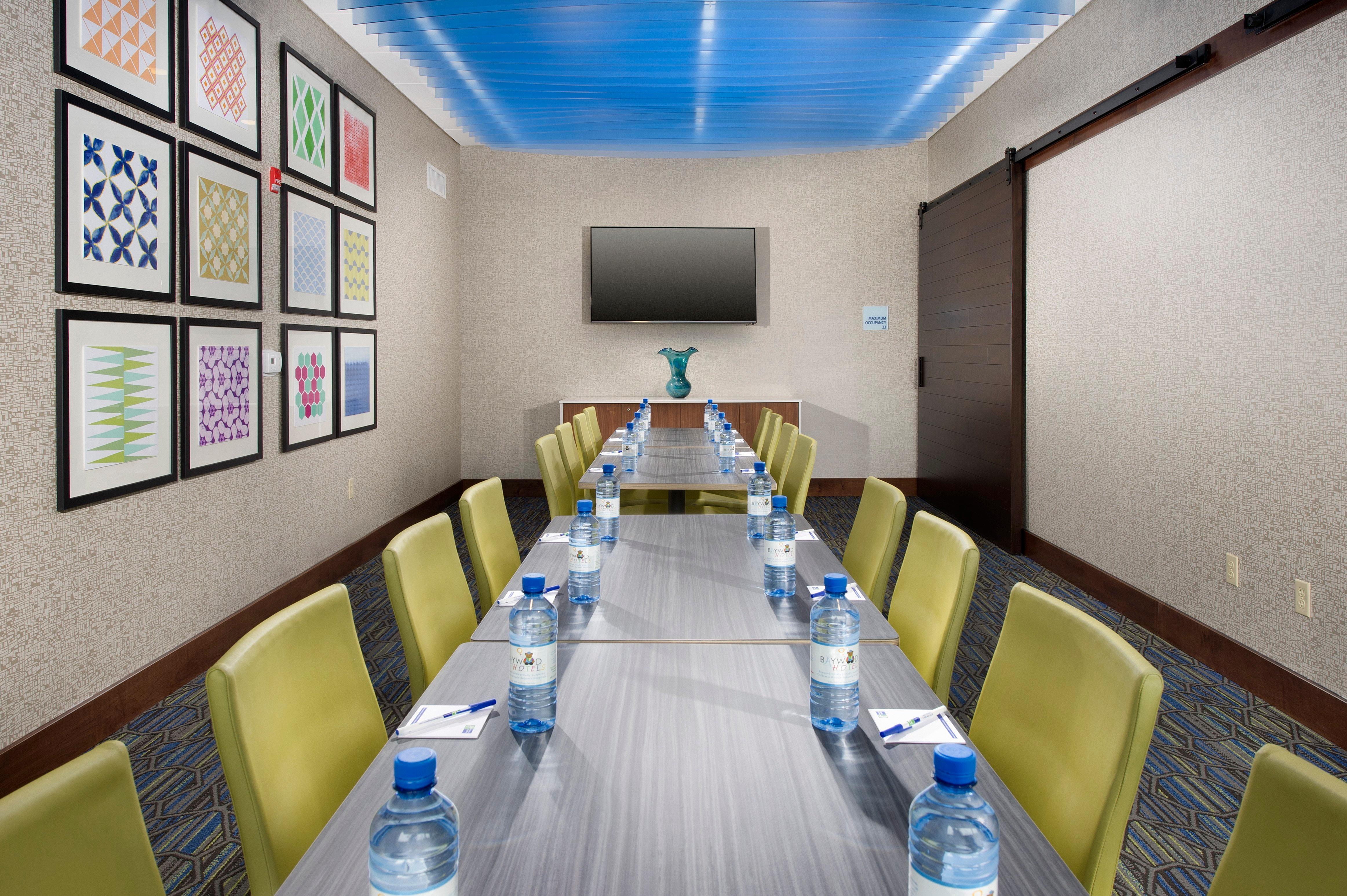 Holiday Inn Express & Suites By Ihg Altoona By Ihg Extérieur photo