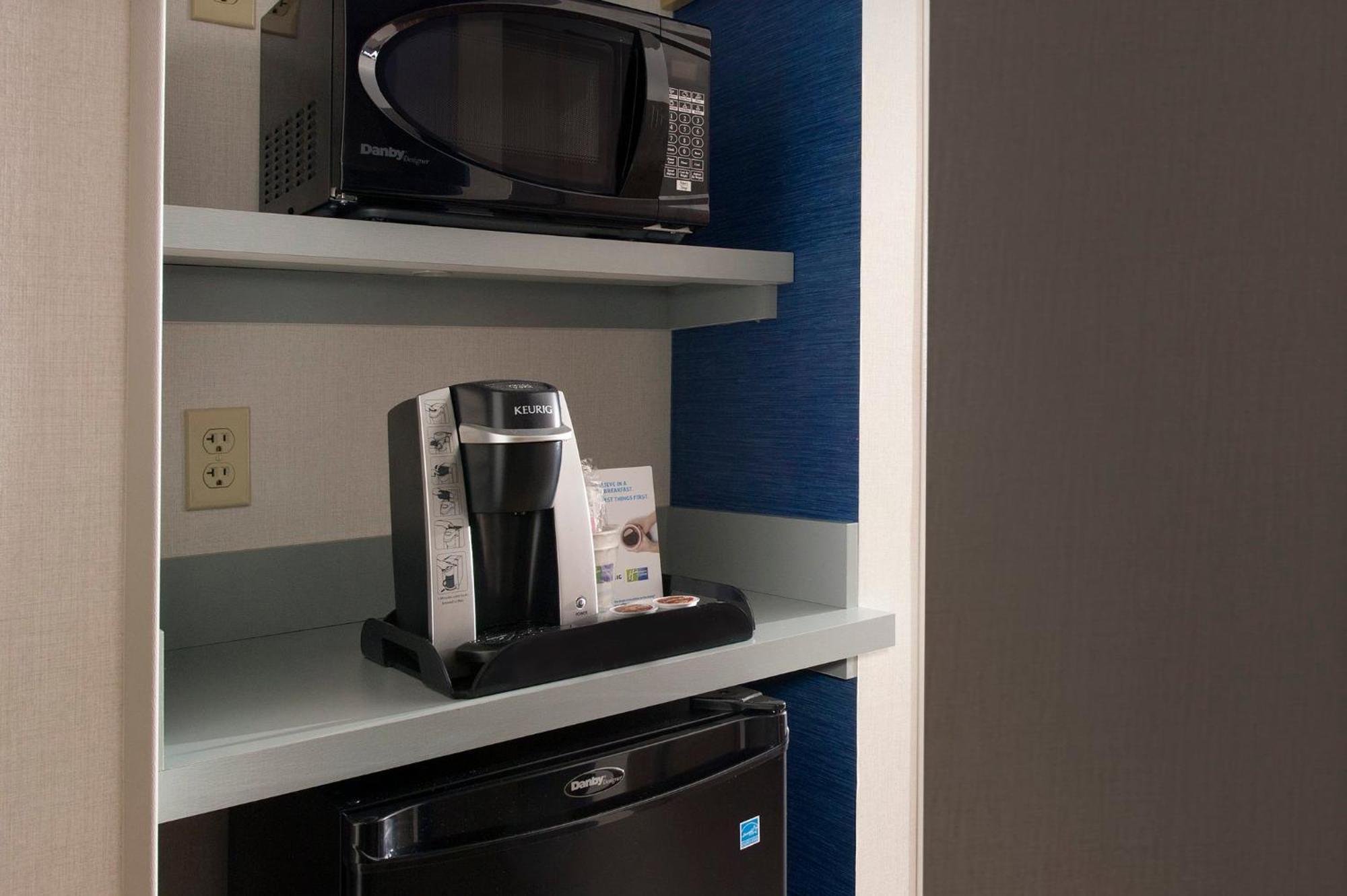 Holiday Inn Express & Suites By Ihg Altoona By Ihg Extérieur photo