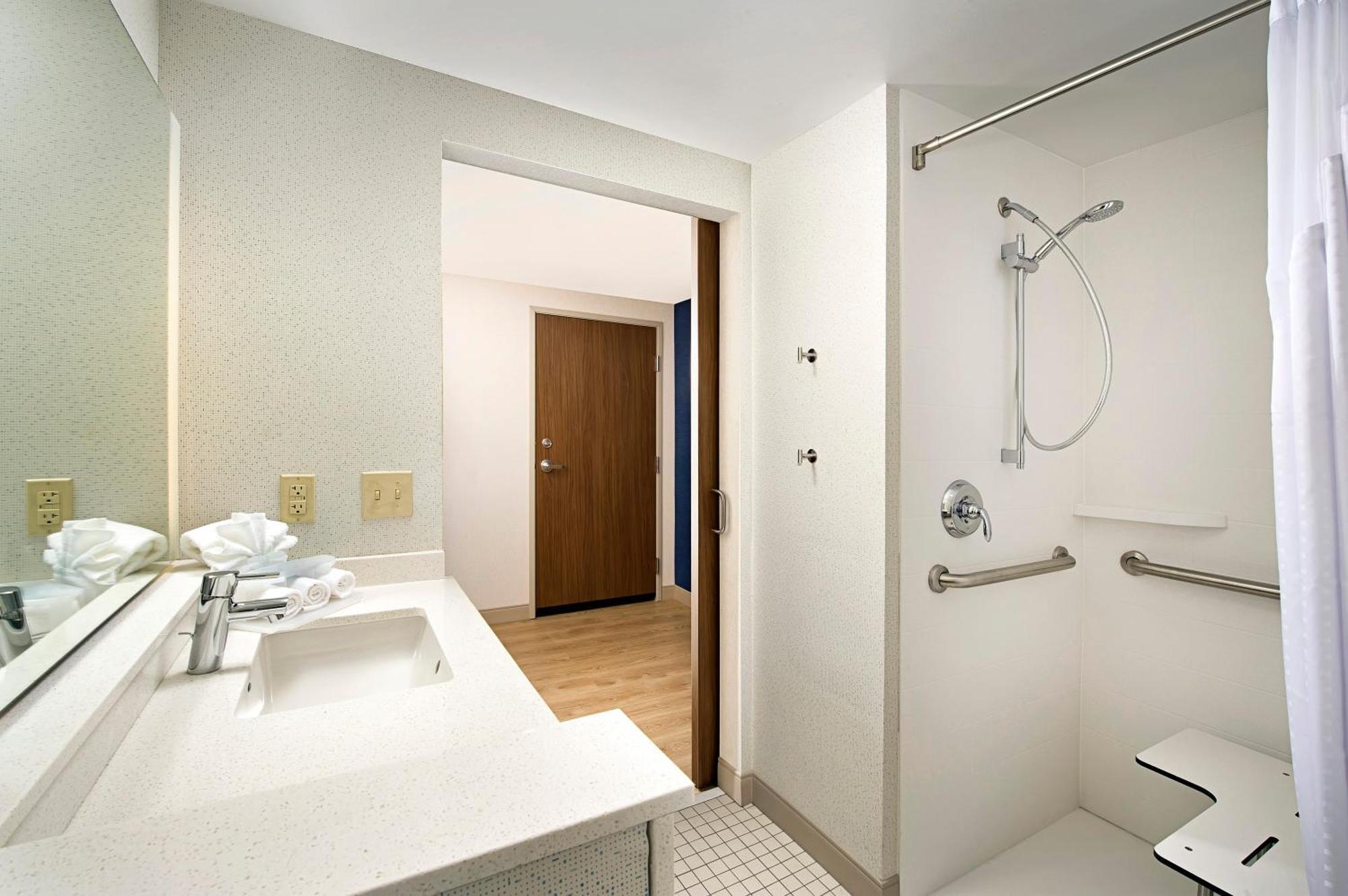 Holiday Inn Express & Suites By Ihg Altoona By Ihg Extérieur photo